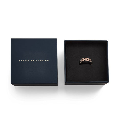 Elegant Daniel Wellington 3-Link ring in PVD plated rose gold stainless steel, presented in a signature navy gift box.
