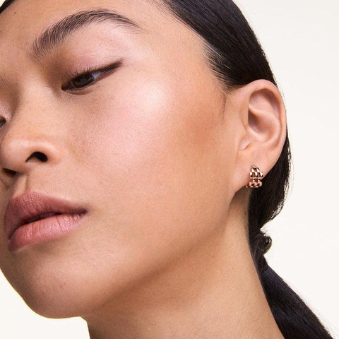Elegant 13.6mm rose gold 5-link earrings crafted from PVD plated stainless steel for a sophisticated, modern look.
