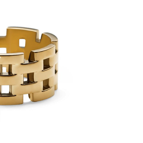 Elegant Daniel Wellington 5-link ring in PVD gold-plated stainless steel with a sophisticated, interlocking chain design.