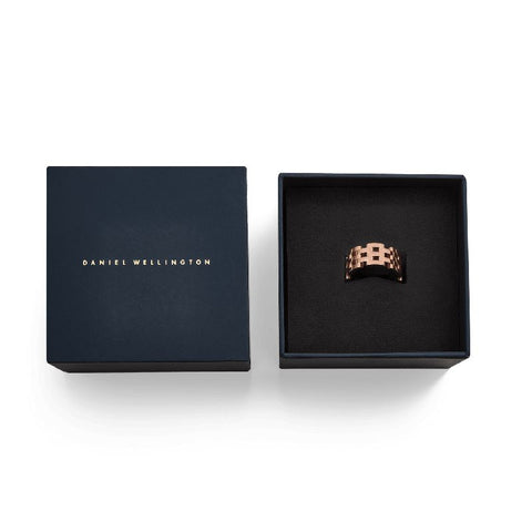 Daniel Wellington 5-Link ring in PVD plated rose gold stainless steel, presented in a signature navy gift box.