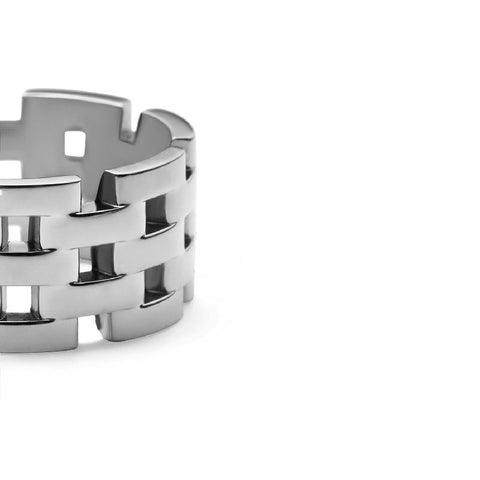 Daniel Wellington 5-Link silver ring crafted from polished stainless steel with a sophisticated, interlocking chain design.