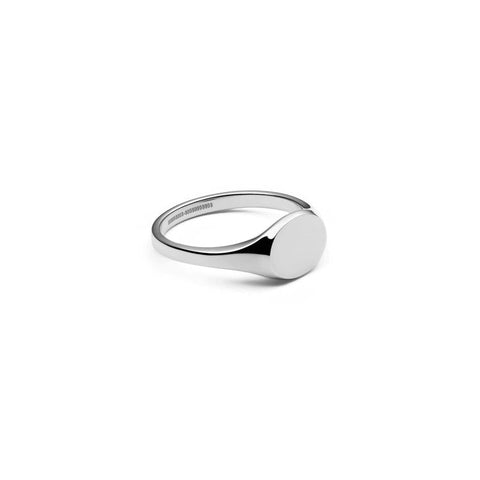 Minimalist Daniel Wellington Classic Mini Signet Ring in polished silver-tone 316L stainless steel with a sleek, flat surface.