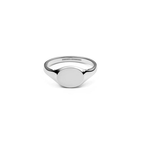Minimalist Daniel Wellington Classic Mini Signet Ring in polished silver-tone 316L stainless steel with a smooth, flat surface.