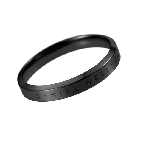 Elegant Daniel Wellington Classic Ring in matte black stainless steel with engraved logo, perfect for any style.