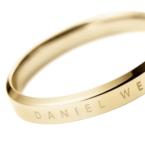 Elegant Daniel Wellington Classic Ring in gold-plated stainless steel with a sleek, minimalist engraved design.