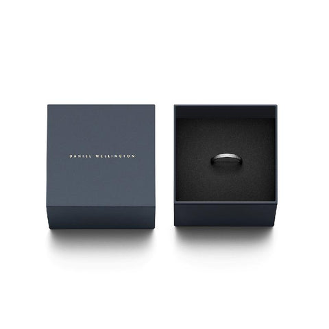 Elegant silver Daniel Wellington Classic Ring in stainless steel, presented in a premium branded gift box.