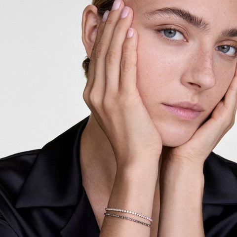 Daniel Wellington silver tennis bracelet featuring shimmering crystals on durable 316L stainless steel.