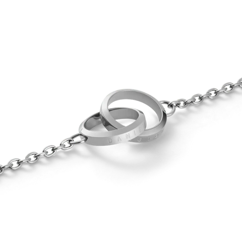 Daniel Wellington Elan Unity bracelet in polished silver stainless steel featuring two interlocking rings on a delicate chain.