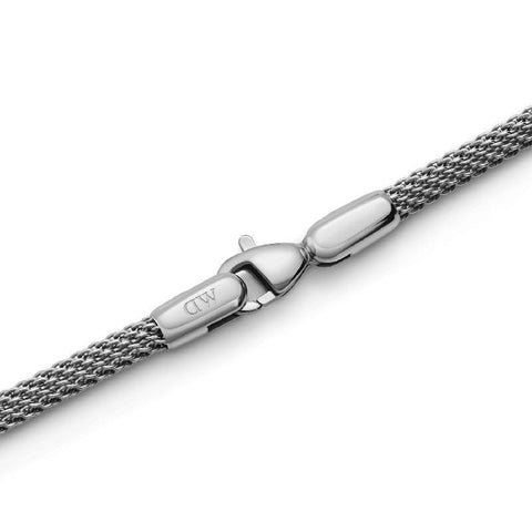 Daniel Wellington silver mesh bracelet in 316L stainless steel featuring a secure lobster clasp and elegant 2.8mm width.