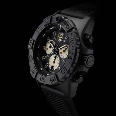 The Watch Boutique Luminox Navy SEAL Chronograph 3587 Dive Carbonox Watch